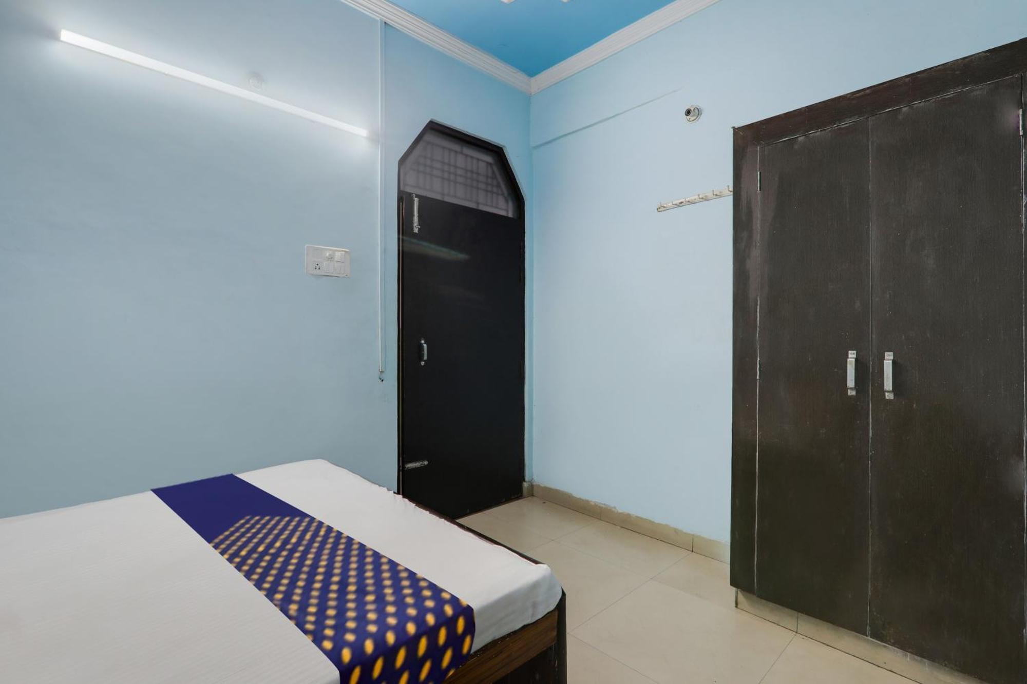 Spot On Satkar Palace 3*